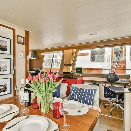 Authentic Houseboat Amalia אמסטרדם