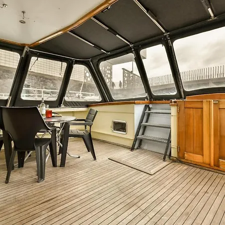Authentic Houseboat Amalia * אמסטרדם