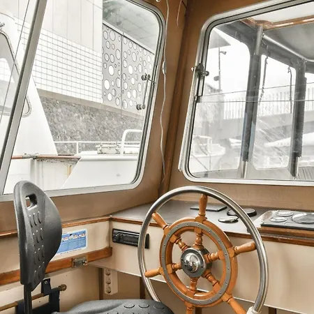Authentic Houseboat Amalia אמסטרדם