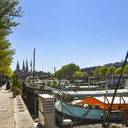 Authentic Houseboat Amalia *