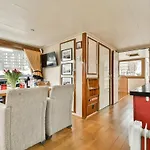 بوتيل Authentic Houseboat Amalia أمستردام