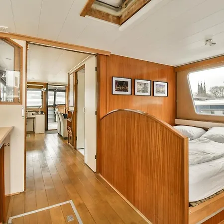 Authentic Houseboat Amalia *