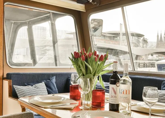 Authentic Houseboat Amalia *