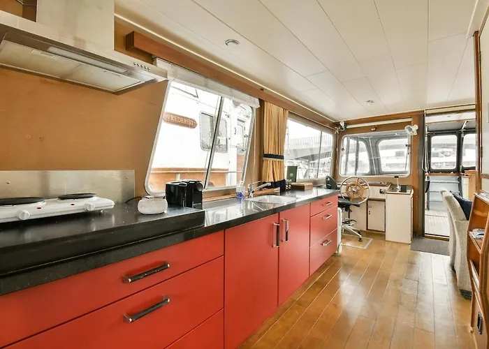 Botel Authentic Houseboat Amalia Amsterdam