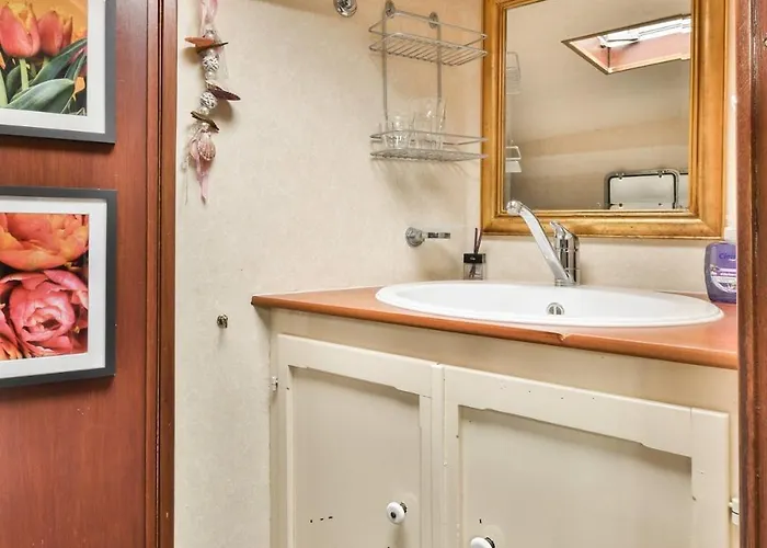 Authentic Houseboat Amalia * Amsterdam