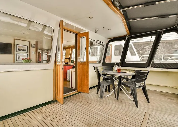 Authentic Houseboat Amalia Botel *