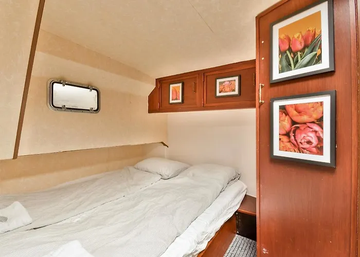 Authentic Houseboat Amalia Botel *