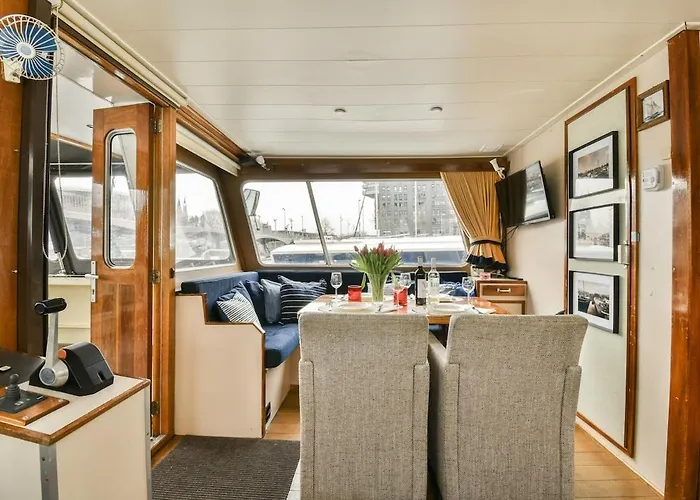 Authentic Houseboat Amalia Amsterdam