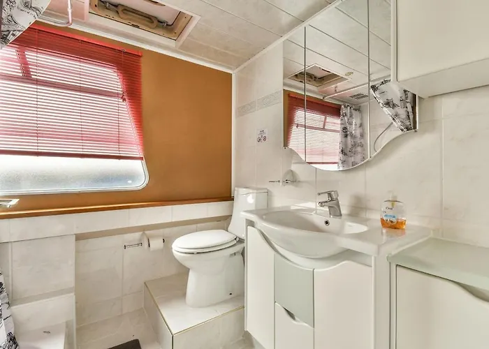 Authentic Houseboat Amalia