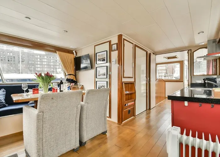 Botel Authentic Houseboat Amalia Amsterdam