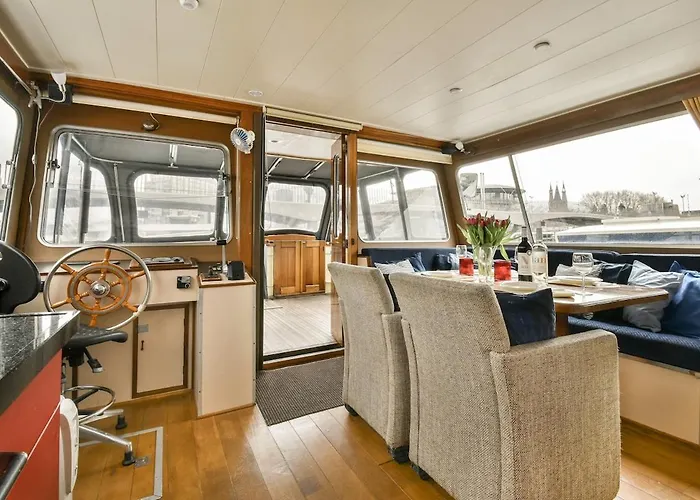 Authentic Houseboat Amalia Amsterdam