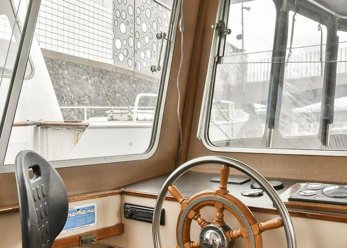 Authentic Houseboat Amalia Amsterdam
