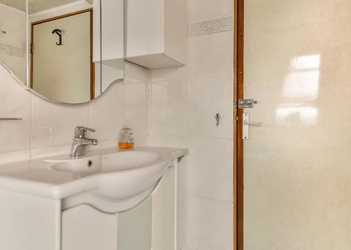 Botel Authentic Houseboat Amalia *