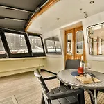 Botel Authentic Houseboat Amalia Amsterdam