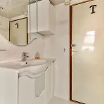 Botel Authentic Houseboat Amalia *