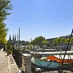 Authentic Houseboat Amalia *