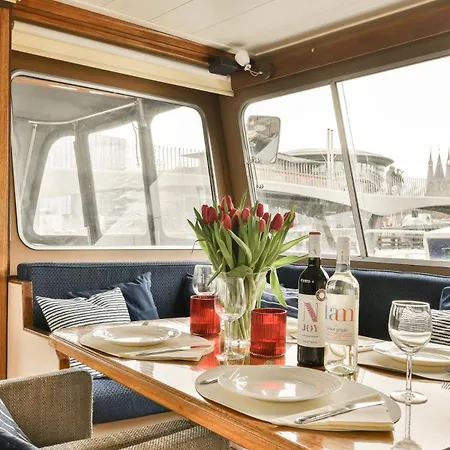 Authentic Houseboat Amalia *